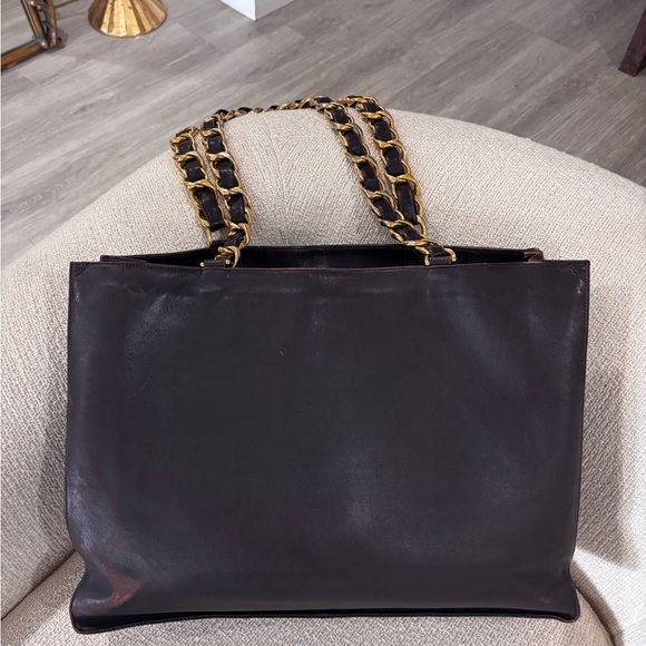 Authentic CHANEL brown CC large lambskin executive tote gold hardware - Picture 5 of 16